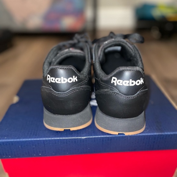 Classic Leather Reeboks - Picture 4 of 9